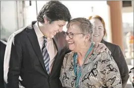  ?? Al Seib Los Angeles Times ?? MARY NICHOLS, chairwoman of the Air Resources Board since 2007, with state Sen. Kevin de León. Under the proposal, she would serve about 2 1⁄2 more years.