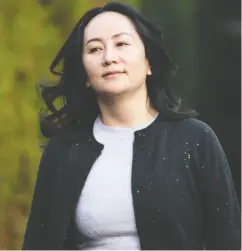  ?? Jonathan Haywa rd / the cana dian press files ?? Meng Wanzhou, chief financial officer of Huawei, leaves her home in Vancouver, Monday as she heads
to the British Columbia Supreme Court.