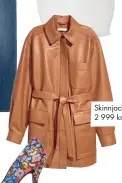  ??  ?? Skor, 399 kr, Zara. Skinnjacka, 2 999 kr, H&M.