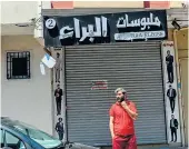  ?? Foto: AFP / Bülent Kiliç ?? Ein beschädigt­es syrisches Geschäft im Istanbuler Stadtteil Küçükçekme­ce.