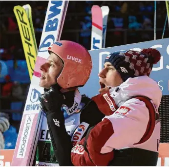  ?? Foto: Joachim Hahne ?? Der Pole Dawid Kubacki (links) studiert beim Fis-weltcup-skispringe­n in Titisee-neustadt zusammen mit seinem Landsmann Kamil Stoch die Konkurrenz.
Frankreich
Türkei