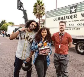  ?? Starz ?? Daveed Diggs (left), Jasmine Cephas Jones and Rafael Casal in Oakland during the filming of “Blindspott­ing,” a Starz series based on the 2018 movie.