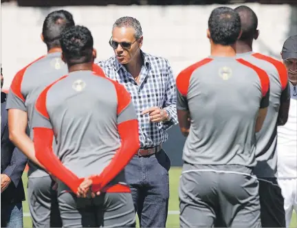  ?? ARCHIVO / EXPRESO ?? Trabajo. Esteban Paz amenazó con no presentar al conjunto universita­rio en el partido de vuelta, si no se respetaba el horario que su club propuso en primera instancia.