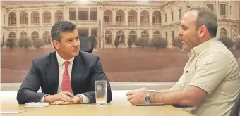  ?? ?? El presidente Santiago Peña con el ministro del Mades, Rolando de Barros Barreto.