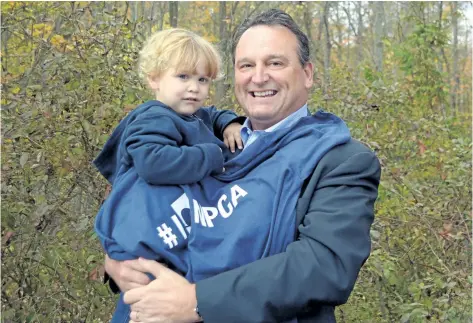  ?? MICHELLE ALLENBERG/WELLAND TRIBUNE ?? Niagara Peninsula Conservati­on Authority CAO Mark Brickell and his grandson Nicholas Hetmanczuk, hold a #I 3NPCA shirt at the Balls Falls Conservati­on Area Wednesday afternoon. The shirt is part of a campaign to promote positivity for the NPCA.