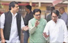  ?? SANCHIT KHANNA/ HT PHOTO ?? ▪ Congress leader RPN Singh, SP general secretary Ram Gopal Yadav and RLD chief Ajit Singh leave after registerin­g a complaint regarding reports of widespread EVM malfunctio­ning during the Kairana byelection, at Election Commission of India in New...