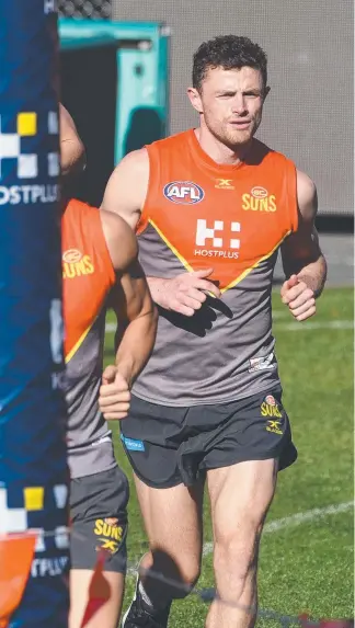  ?? Picture: STEVE HOLLAND ?? It’s been a tough first year at the Suns for recruit Pearce Hanley, yet the Irishman is confident he can finish the AFL season strongly.