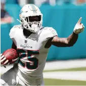  ?? BRYNN ANDERSON AP ?? Dolphins cornerback Xavien Howard (25) and the entire secondary struggled in the Week 2 loss to the Bills.