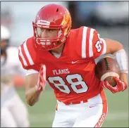  ?? BEA AHBECK/NEWS-SENTINEL ?? Lodi's Nathan Shoup runs the ball during a loss to Chavez at the Grape Bowl on Friday.