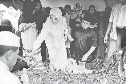 Jenazah Seniman Legenda Selamat Dikebumikan Pressreader