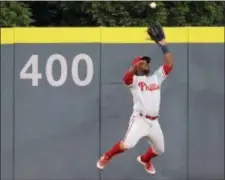  ?? CURTIS COMPTON — ATLANTA JOURNAL-CONSTITUTI­ON VIA AP ?? Phillies center fielder Odubel Herrera jumps to catch a fly ball off the bat of Atlanta’s Freddie Freeman in the fifth inning on Tuesday in Atlanta.