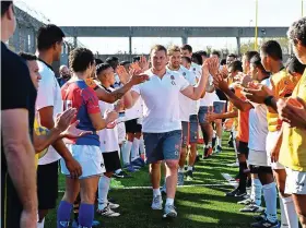  ?? GETTY IMAGES ?? Warm welcome: Dylan Hartley leads the England players on their visit to a high-security prison near Buenos Aires