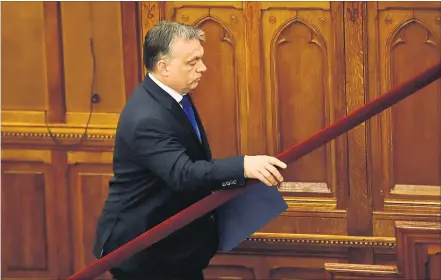 ?? [ APA] ?? Ungarns Premiermin­ister Viktor Orban´ verwendet die unterschie­dlichsten Methoden, um seine Unterstütz­er bei Laune zu halten.