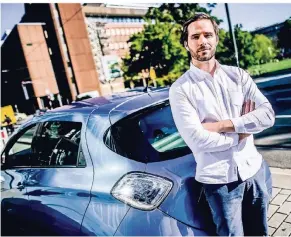  ?? FOTO: ANDREAS BRETZ ?? Christoph Weigler ist Chef von Uber Deutschlan­d. Er hat seit drei Jahren kein eigenes Auto mehr.
