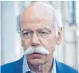  ?? FOTO: DPA ?? Auch Daimler-Chef Zetsche wirkt inzwischen angeschlag­en.