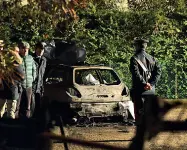  ??  ?? La Fiat Bravo L’auto dove è morto Ahmed Fdil, il clochard marocchino