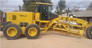  ?? ?? The Zvimba Rural District Council, which now has two new graders and is expecting two more, is targeting to repair 600 kilometres of its road network