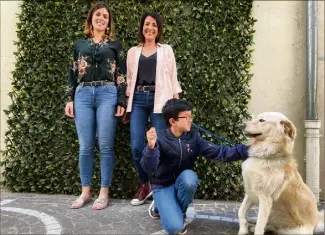  ?? (Photo M. D.) ?? Mégane Pargaud et Chadia Bailet, nouveaux visages du Parti animaliste sur le territoire.