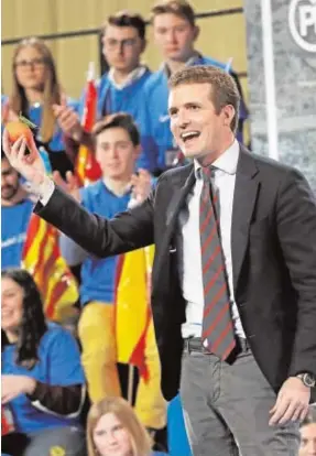  ?? EP ROBER SOLSONA ?? Pablo Casado presenta ayer en Valencia a los suyos