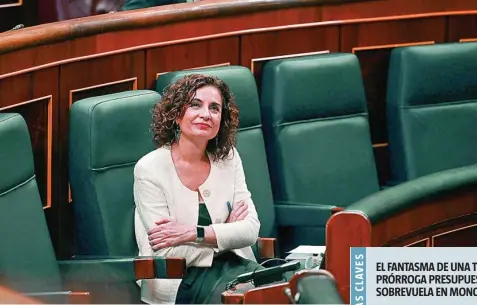  ?? EFE ?? La ministra de Hacienda y portavoz del Gobierno, María Jesús Montero, permanece sentada en su escaño durante el pleno del Congreso de los Diputados del jueves pasado