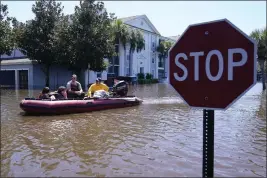  ?? JOHN RAOUX — THE ASSOCIATED PRESS ?? University of Central Florida students are evacuated Friday from an apartment complex near the campus in Orlando, Fla.