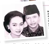  ?? ?? REKA ULANG: Armand Maulana dan Dewi Gita membuat video pendek. Keduanya bergaya dalam pose-pose yang mewarnai hubungan cinta mereka. Ada pose saat pacaran, ada pula ketika menikah pada 11 Januari 1994.