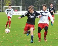  ?? Foto: Josef Abt ?? Ein tolles Comeback feierte Simon Reiter (links) von der B-Jugend des SV Thierhaupt­en beim 4:3-Erfolg gegen den FC Tandern.