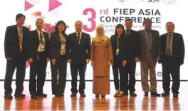  ??  ?? Official opening: (from left) Co-chair of the Third FIEP Asia Conference Editorial Committee Assoc Prof Dr Ong Tah Fatt, chairman and scientific committee chairperso­n Assoc Prof Dr Wee Eng Hoe, Ng, vice-president of FIEP World Internatio­nal and president of FIEP Europe Prof Dr Branislav Antala, Raha, FOAS dean and organising chairman of the conference Assoc Prof Dr Loke Chui Fung, TAR UC vice-president Dr Chook Ka Joo, TAR UC legal adviser Lee Hwee Chuin and TAR UC vice-president Dr Oo Pau San.