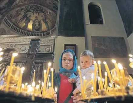  ?? © DAVID MDZINARISH­VILI / REUTERS ?? Confusión. Durante días, los políticos georgianos dieron por hecho que la posible víctima era el patriarca Elías II, jefe de la Iglesia ortodoxa georgiana