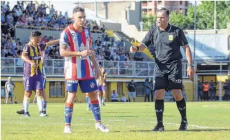  ?? ?? EL ÚLTIMO partido de Gustavo Altuna en la Liga como referí, hoy presidente de la ABA.