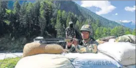  ?? WASEEM ANDRABI/HT PHOTO ?? BSF personnel at a checkpoint near Ladakh on June 17.