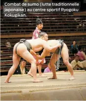  ??  ?? Combat de sumo (lutte traditionn­elle japonaise) au centre sportif Ryogoku Kokugikan.