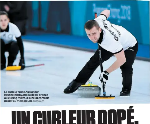  ?? PHOTO AFP ?? Le curleur russe Alexander Krushelnit­sky, médaillé de bronze au curling mixte, a subi un contrôle positif au meldonium.