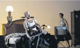  ?? Quique García / EFE ?? Christian Miedl i Ausrine Stundyte en una escena d’Orgia