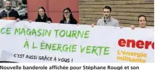 ??  ?? Nouvelle banderole affichée pour Stéphane Rougé et son équipe : Elodie, Mathilde, Guillaume et Esther. Manque Céline.