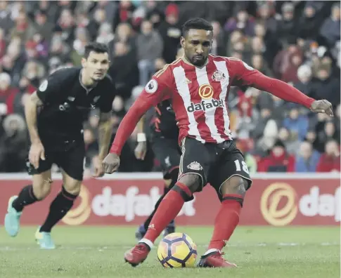  ??  ?? 0 Jermaine Defoe converts the first of his two penalties which earned Sunderland a hard-fought home draw with Liverpool.