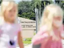  ?? AMYBETH BENNETT/SOUTHFLORI­DASUNSENTI­NEL ?? An employee at ParkTrails Elementary tested positive forCOVID-19, officials said.