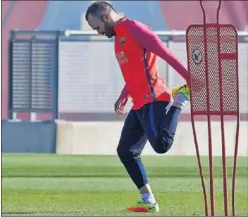  ??  ?? RECUPERADO. Iniesta hace tres días que se entrena con normalidad.