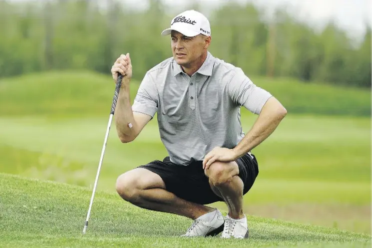  ?? LARRY WONG/FILES ?? Edmonton firefighte­r Jeff Murdoch combined with longtime friend Jeff Cuthbertso­n to win the Tournament of Champions best-ball title at McKenzie Meadows.