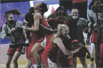  ?? ERIC GAY/AP ?? ARIZONA PLAYERS CELEBRATE AT THE END of a women’s Final Four NCAA college basketball tournament semifinal game against Connecticu­t Friday at the Alamodome in San Antonio.