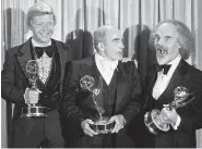  ?? AP FILE PHOTO ?? From left, screenwrit­er William Blinn, Ed Asner and David Greene pose with their Emmy statuettes at the annual Primetime Emmy Awards presentati­on in Los Angeles in 1977.