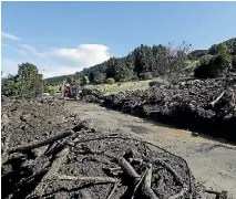  ?? PHOTO: MARTIN DE RUYTER/STUFF ?? Slips on the Riwaka side of the Takaka Hill Rd being cleared by contractor­s.