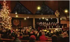  ?? Foto: Herzog ?? Momente der Stille und Besinnung gab es beim Weihnachts­konzert des Chorverban des Landsberg (links: Bläsergrup­pe bLechtett, rechts: Vocalensem­ble).