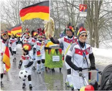  ??  ?? Möllenbron­n feiert den WM-Titel auch an der Fasnet noch.