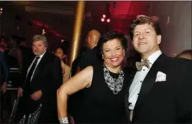  ?? REBECCA D’ANGELO FOR THE WASHINGTON POST ?? BET chief executive Debra Lee poses with Lyndon K. Boozer, an AT&T executive, at the Kennedy Center.