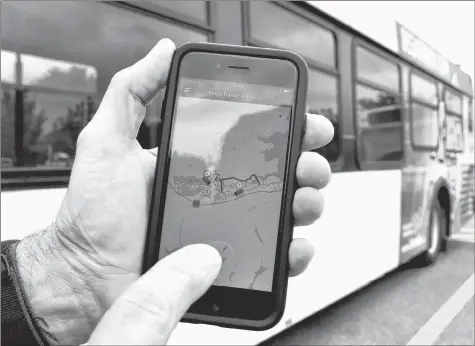  ?? SARA ERICSSON ?? Kings Transit has launched Double Map, a bus-tracking smartphone app that will use GPS signals to tell riders where their bus is, and when it will arrive at their stop.