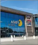  ?? FOTO: TOM ARILD STØLE ?? Intersport har butikker både på Amfi i Farsund og i Sundegaten i Flekkefjor­d.