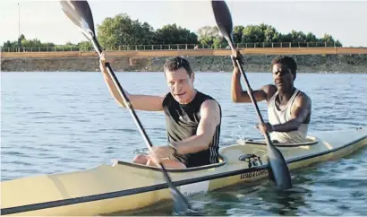  ??  ?? PADDLER: Lemogang Tsipa on the set of Beyond the River, with Grant Swanby.