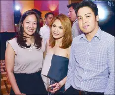  ??  ?? The Moment Group’s Maita Quesada, Cheryl Tiu and Singapore Tourism Board head Adrian Kong