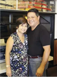  ?? The Maui News / CARLA TRACY photo ?? Margie and Tom Albete will “throw in the towel,” so to speak with Saturday being the last day of business at the 49-year-old Archie’s Restaurant.